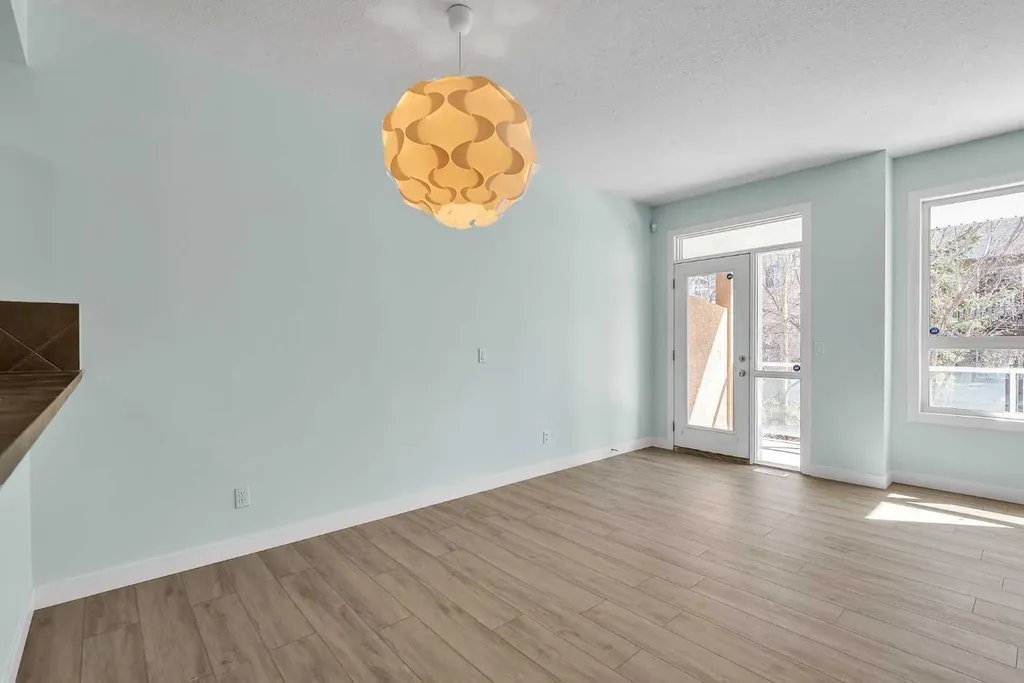 34 Royal Manor NW Calgary AB T3G 5T7