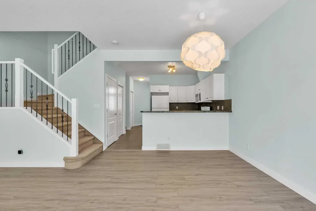 34 Royal Manor NW Calgary AB T3G 5T7