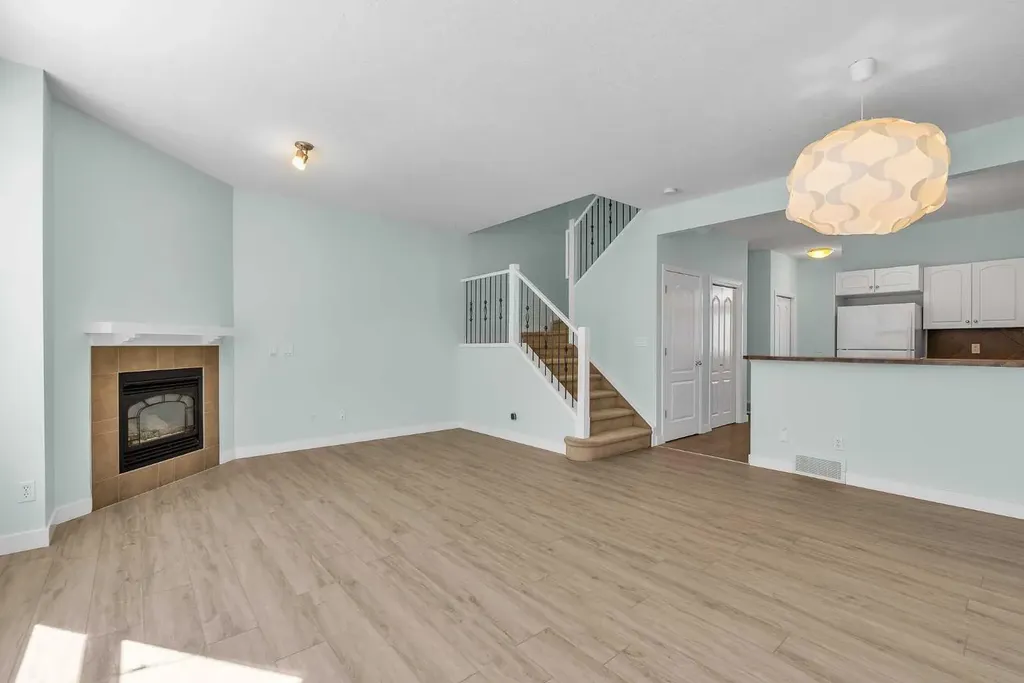 34 Royal Manor NW Calgary AB T3G 5T7