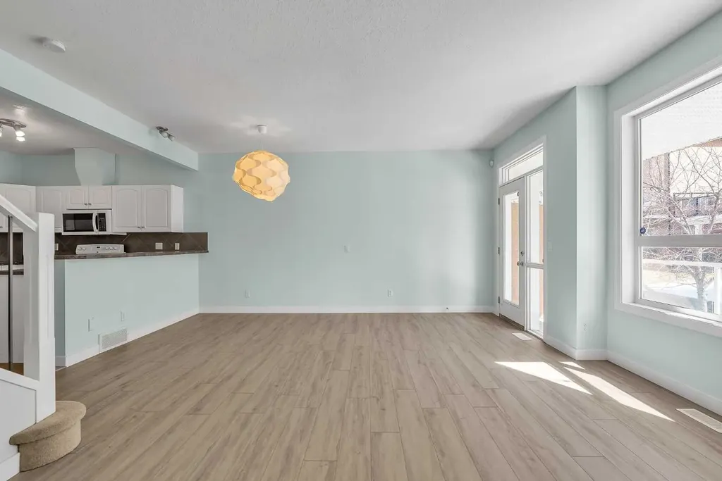 34 Royal Manor NW Calgary AB T3G 5T7