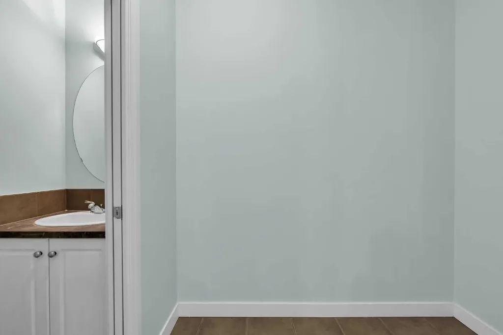 34 Royal Manor NW Calgary AB T3G 5T7