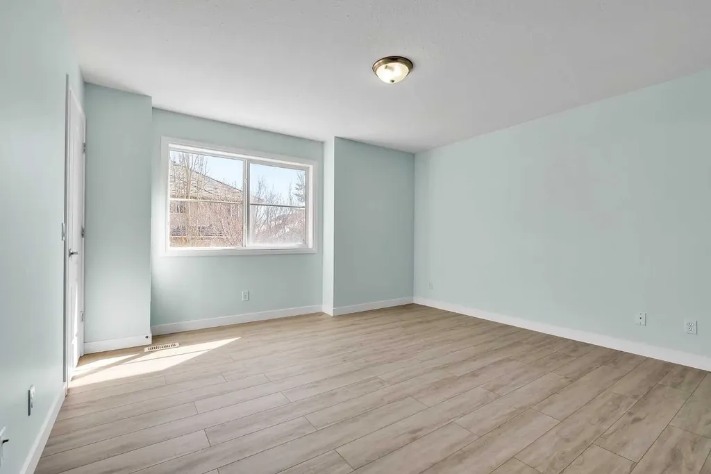 34 Royal Manor NW Calgary AB T3G 5T7