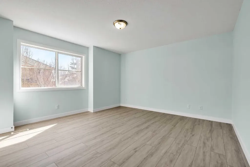 34 Royal Manor NW Calgary AB T3G 5T7