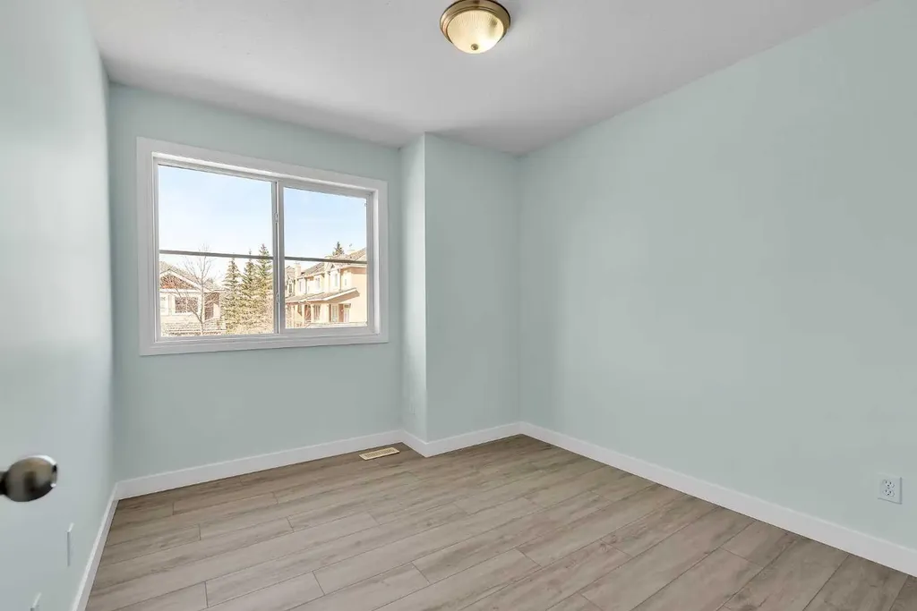 34 Royal Manor NW Calgary AB T3G 5T7