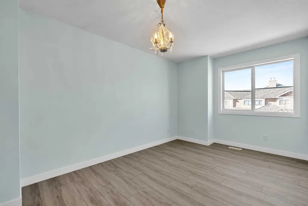 34 Royal Manor NW Calgary AB T3G 5T7