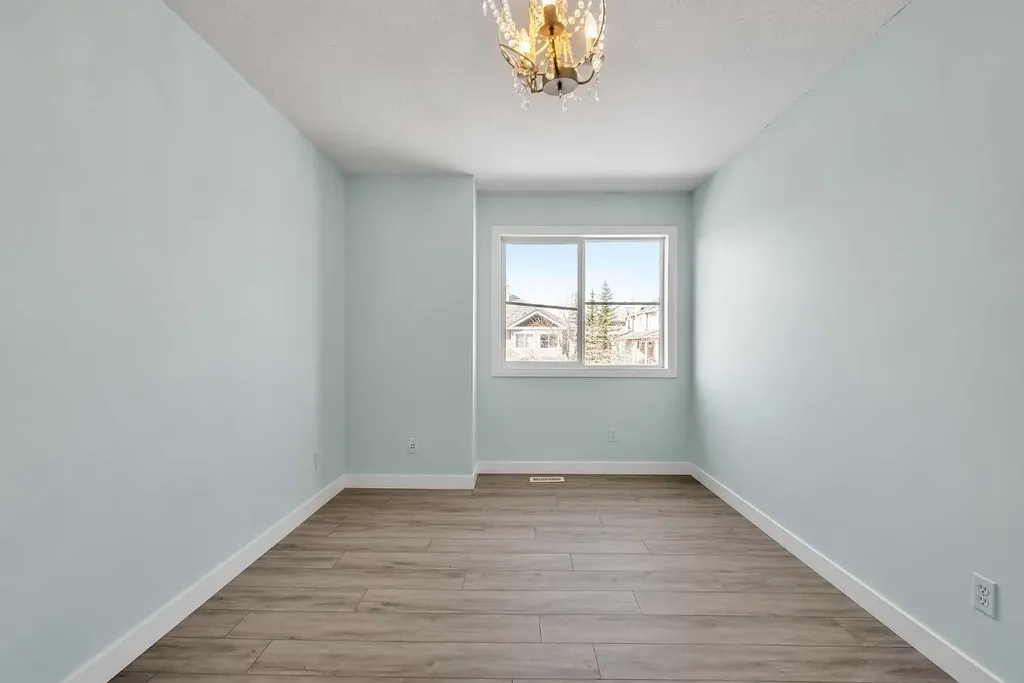34 Royal Manor NW Calgary AB T3G 5T7