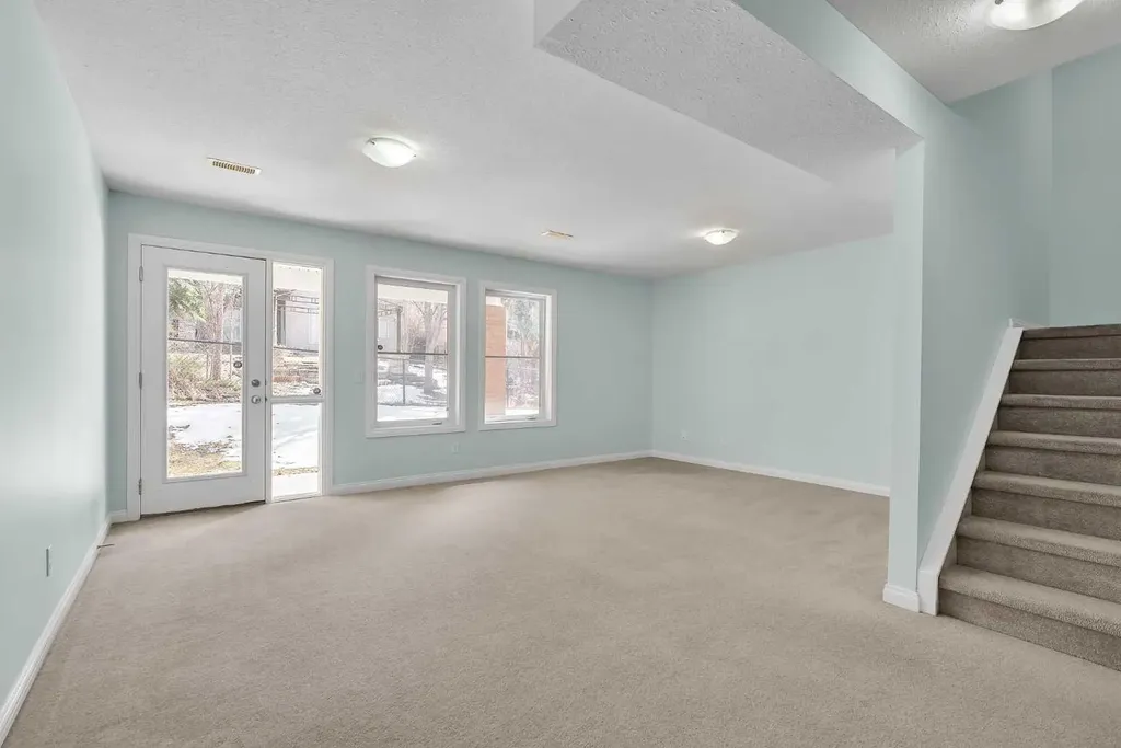 34 Royal Manor NW Calgary AB T3G 5T7