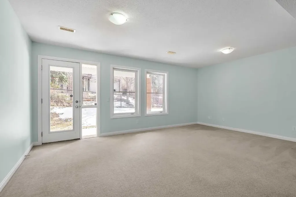 34 Royal Manor NW Calgary AB T3G 5T7