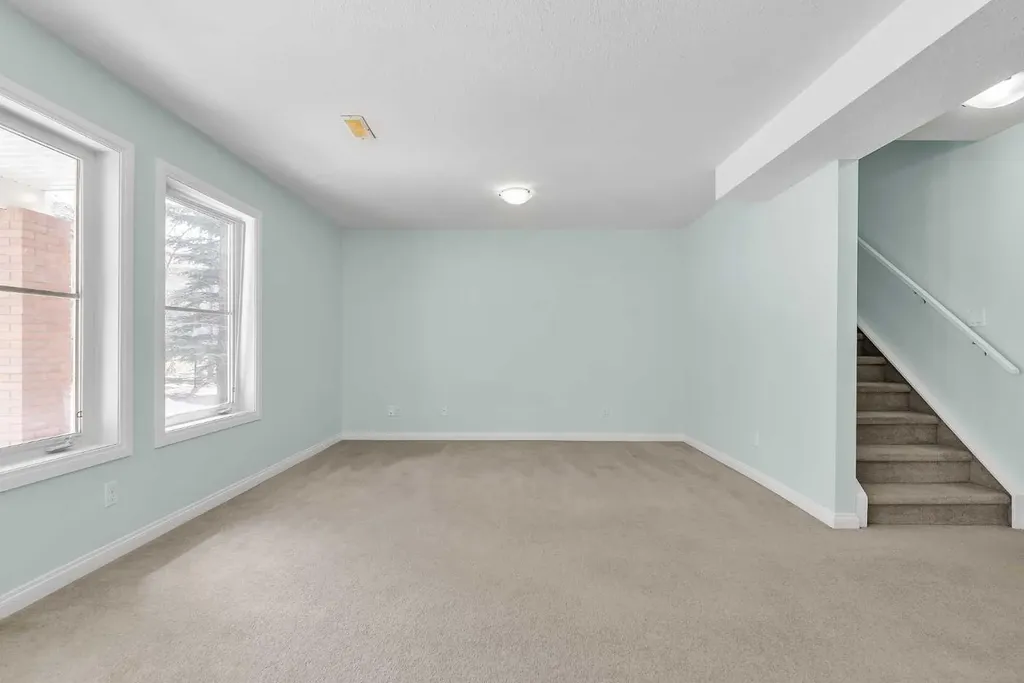 34 Royal Manor NW Calgary AB T3G 5T7