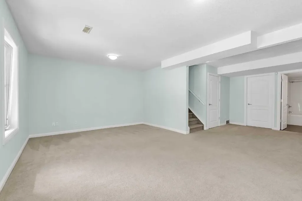 34 Royal Manor NW Calgary AB T3G 5T7