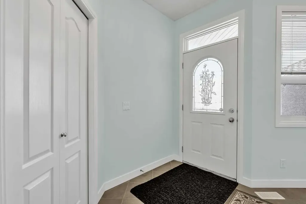 34 Royal Manor NW Calgary AB T3G 5T7