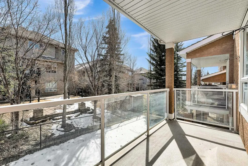 34 Royal Manor NW Calgary AB T3G 5T7
