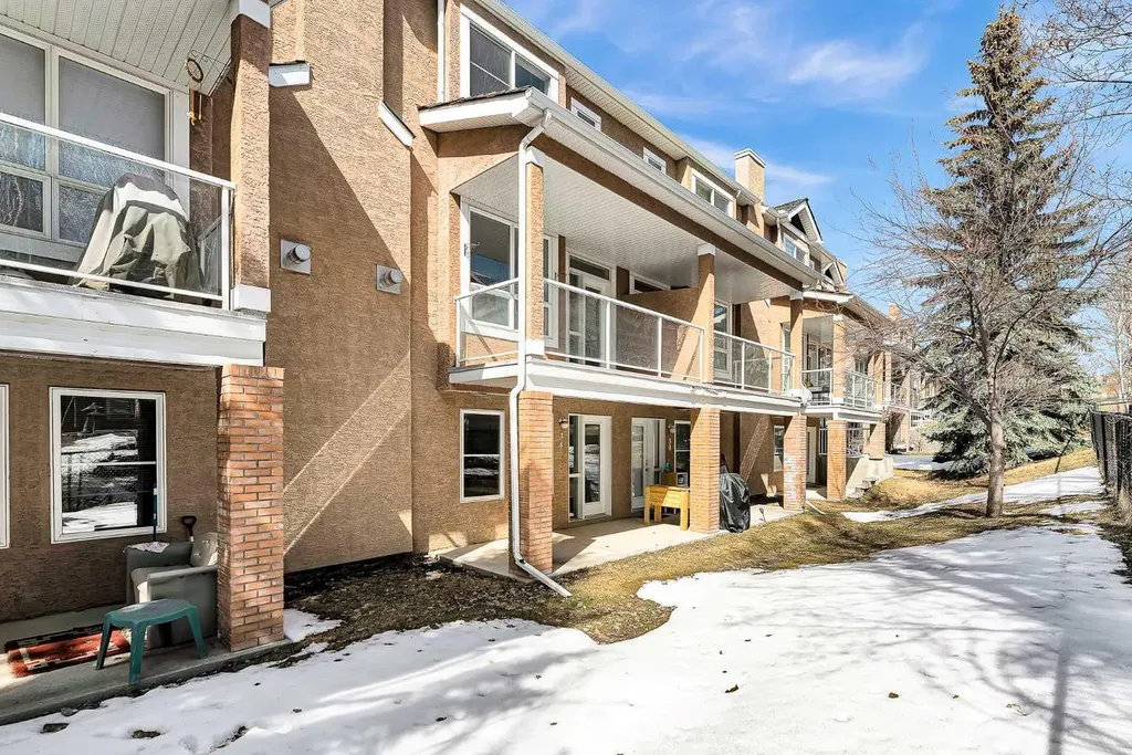 34 Royal Manor NW Calgary AB T3G 5T7