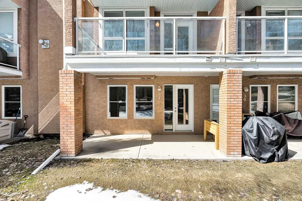 34 Royal Manor NW Calgary AB T3G 5T7