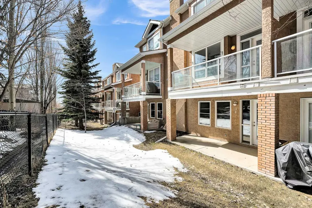 34 Royal Manor NW Calgary AB T3G 5T7