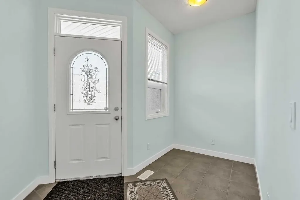 34 Royal Manor NW Calgary AB T3G 5T7