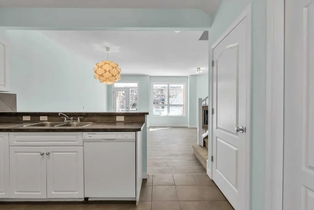34 Royal Manor NW Calgary AB T3G 5T7