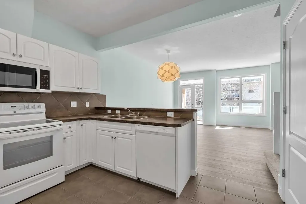 34 Royal Manor NW Calgary AB T3G 5T7