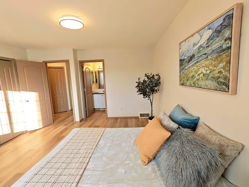 22 Arthur Close Red Deer AB T4R 3M6