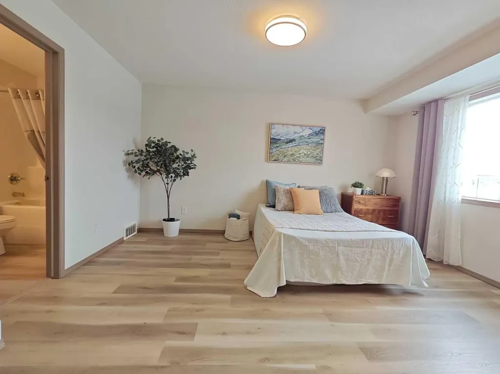 22 Arthur Close Red Deer AB T4R 3M6