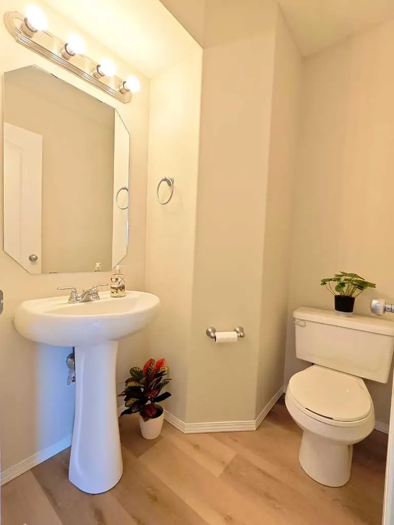 22 Arthur Close Red Deer AB T4R 3M6
