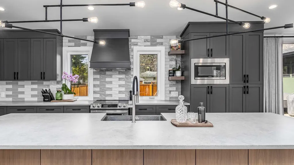 2328 58 Avenue SW Calgary AB T3E 1N5
