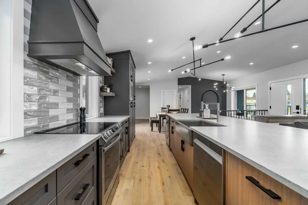 2328 58 Avenue SW Calgary AB T3E 1N5