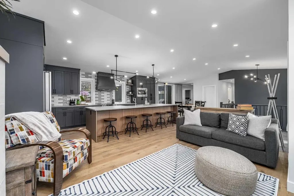 2328 58 Avenue SW Calgary AB T3E 1N5