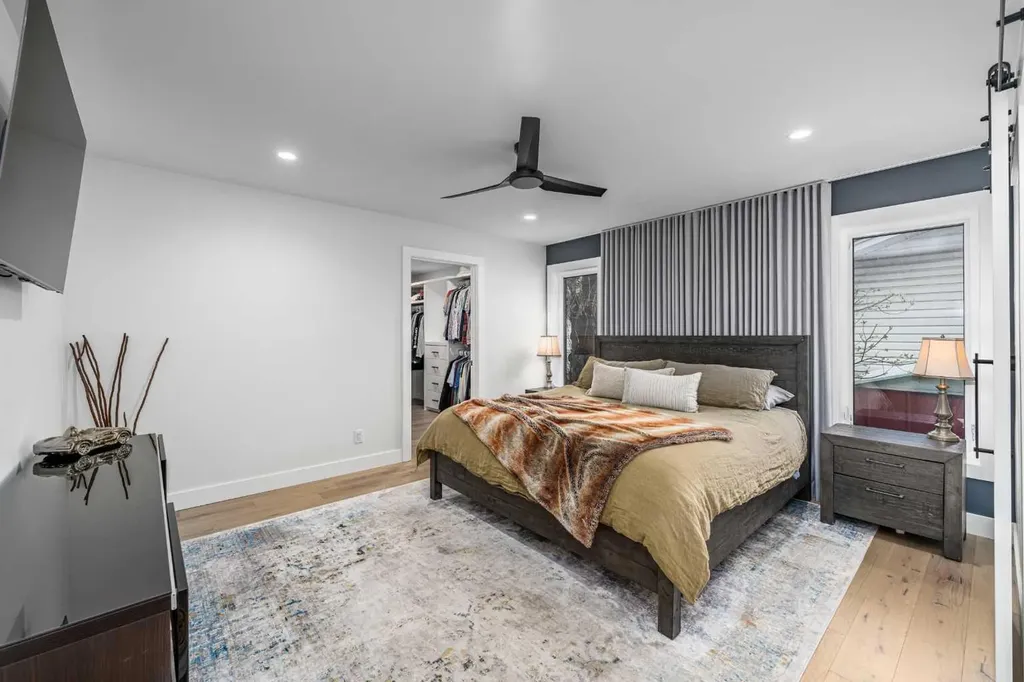 2328 58 Avenue SW Calgary AB T3E 1N5