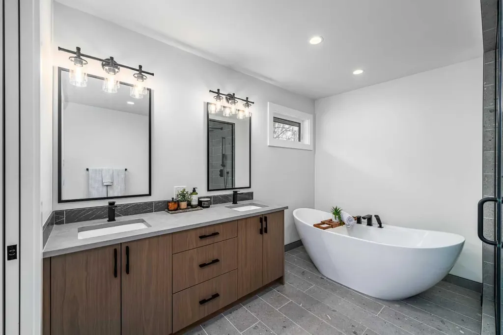 2328 58 Avenue SW Calgary AB T3E 1N5