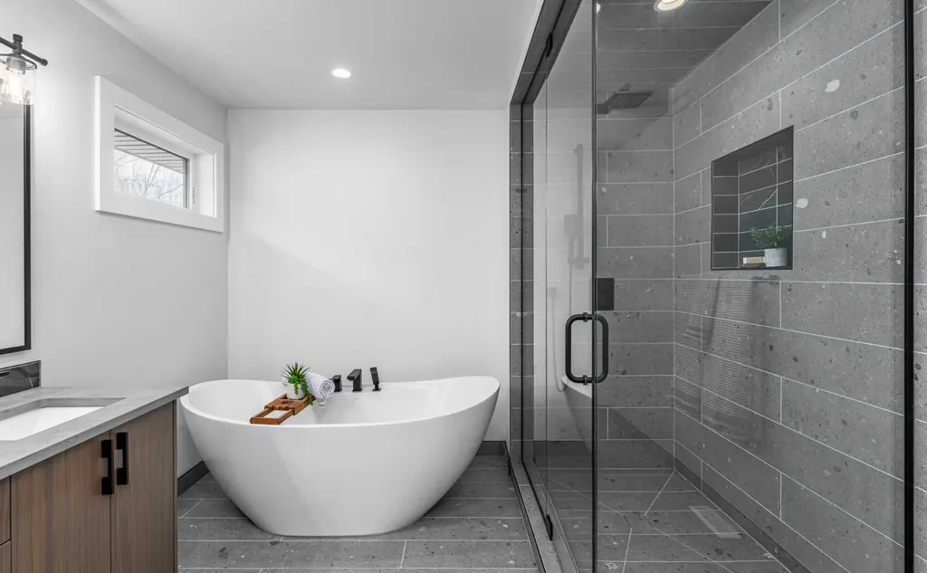 2328 58 Avenue SW Calgary AB T3E 1N5