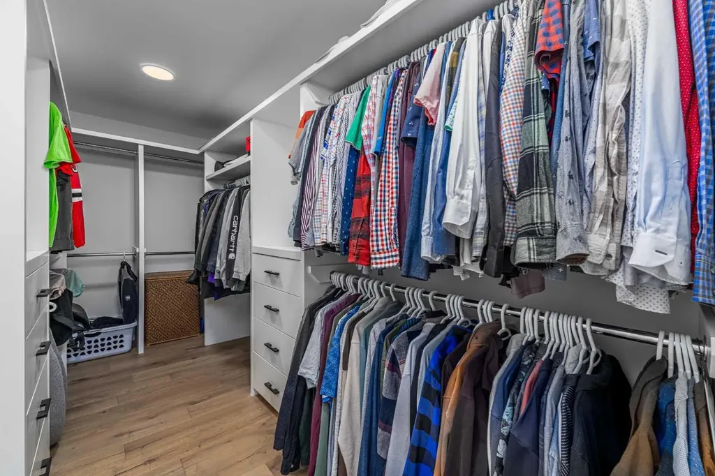 2328 58 Avenue SW Calgary AB T3E 1N5
