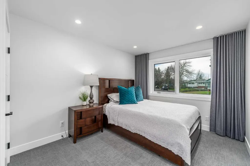 2328 58 Avenue SW Calgary AB T3E 1N5