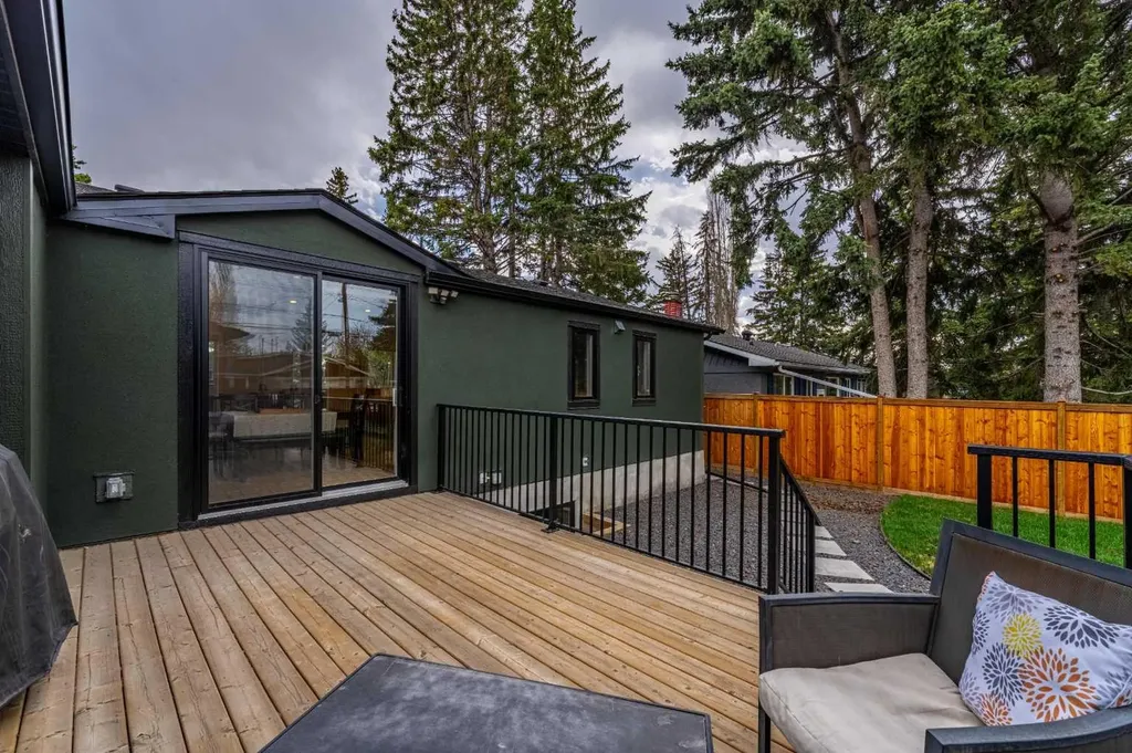 2328 58 Avenue SW Calgary AB T3E 1N5