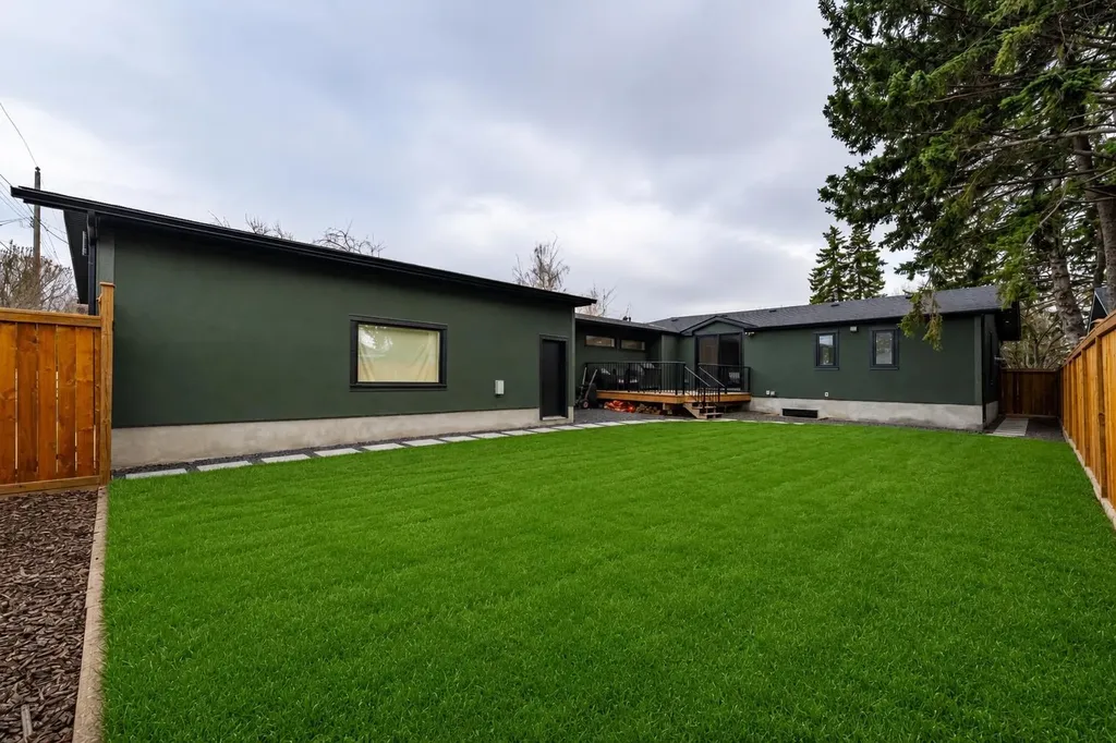 2328 58 Avenue SW Calgary AB T3E 1N5