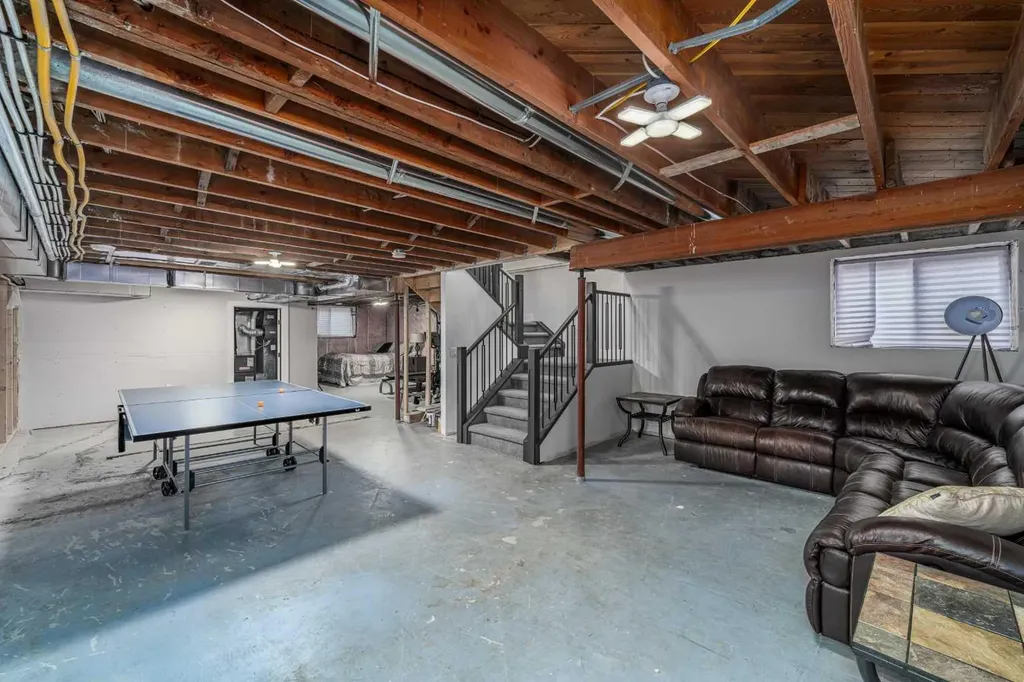 2328 58 Avenue SW Calgary AB T3E 1N5