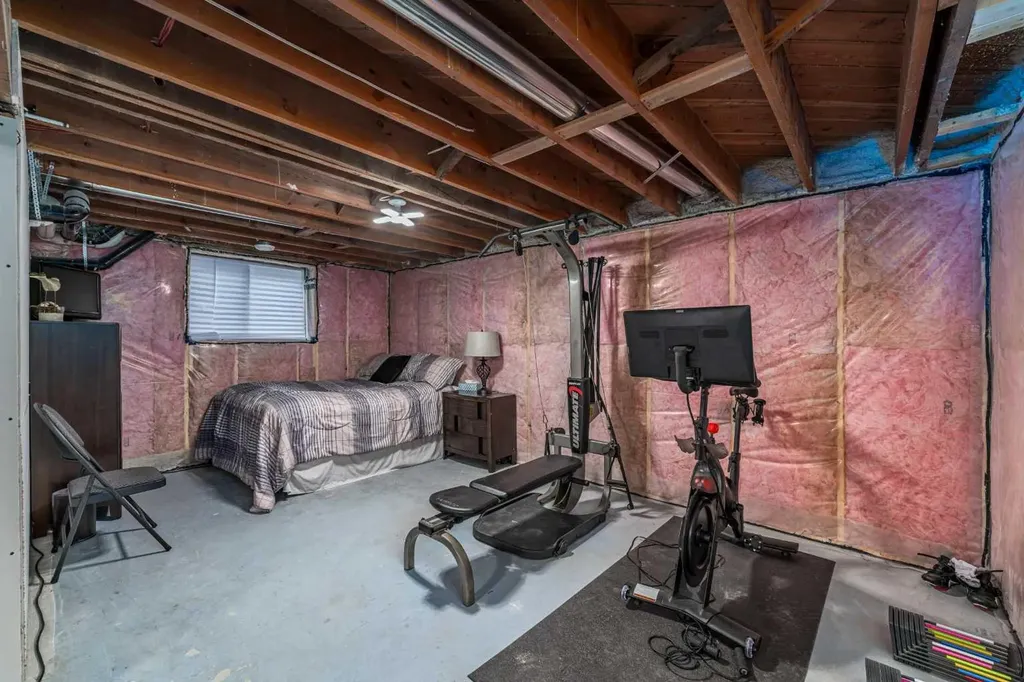 2328 58 Avenue SW Calgary AB T3E 1N5
