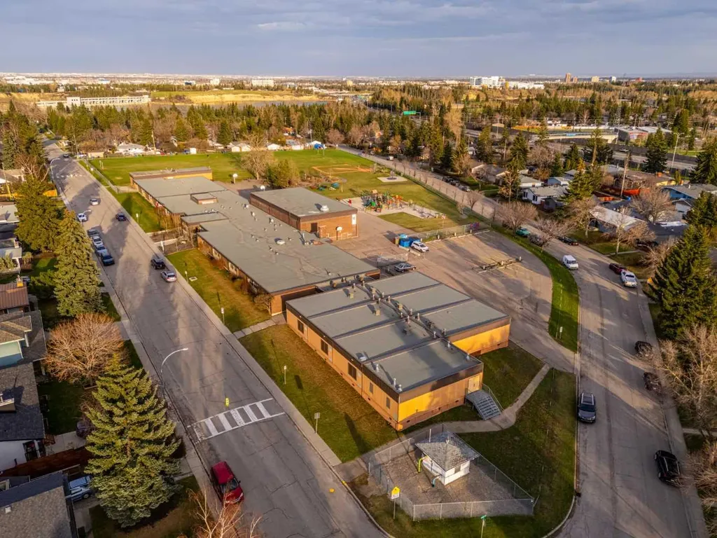 2328 58 Avenue SW Calgary AB T3E 1N5