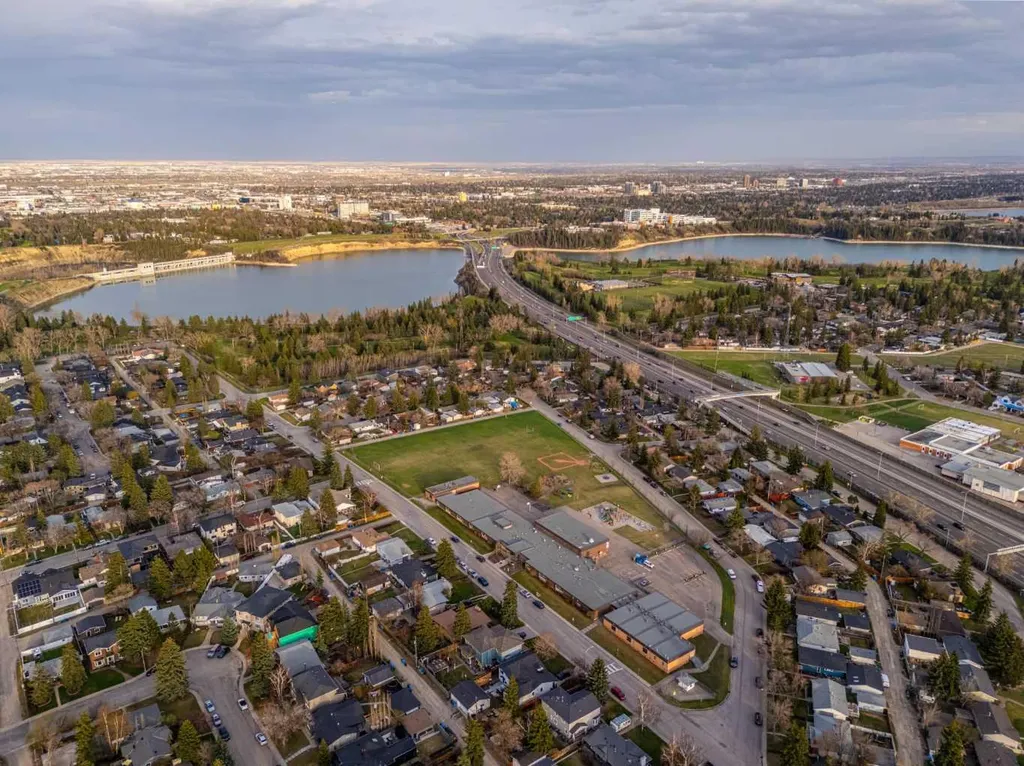 2328 58 Avenue SW Calgary AB T3E 1N5