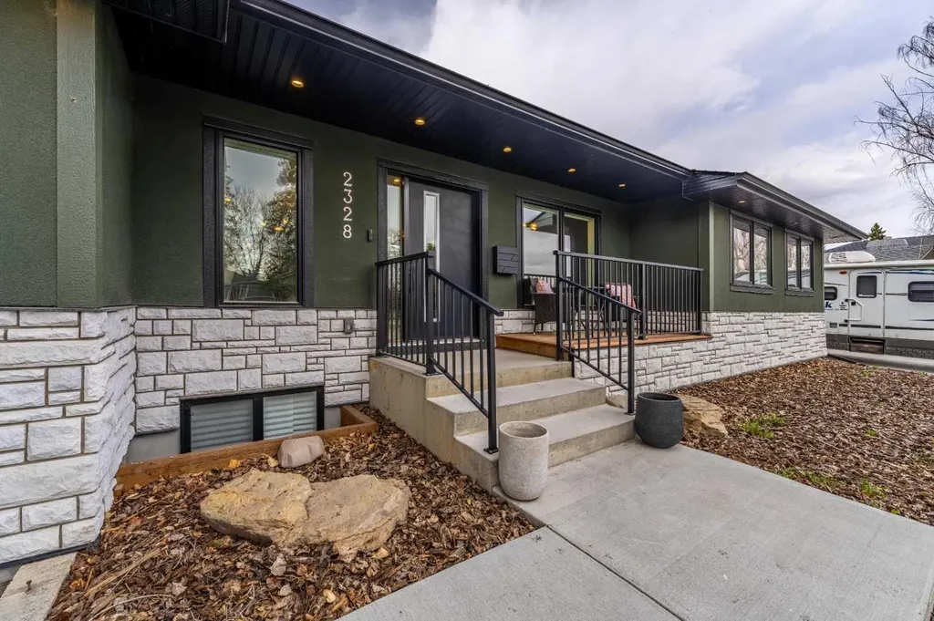 2328 58 Avenue SW Calgary AB T3E 1N5