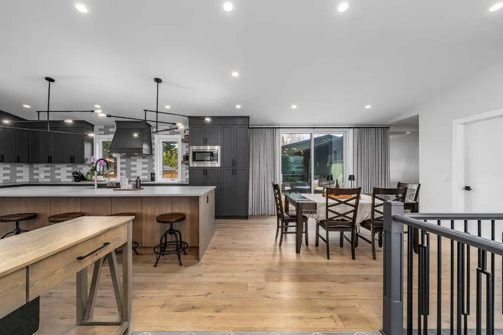 2328 58 Avenue SW Calgary AB T3E 1N5