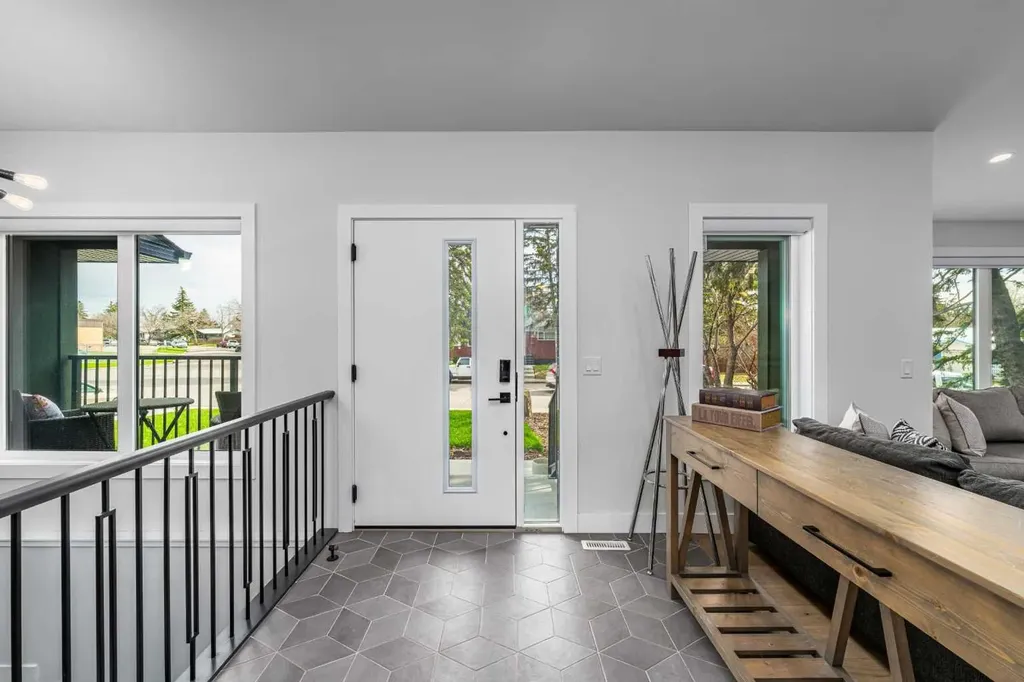 2328 58 Avenue SW Calgary AB T3E 1N5