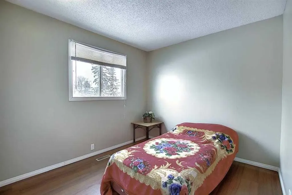 164 Faldale Close NE Calgary AB T3J 1V9