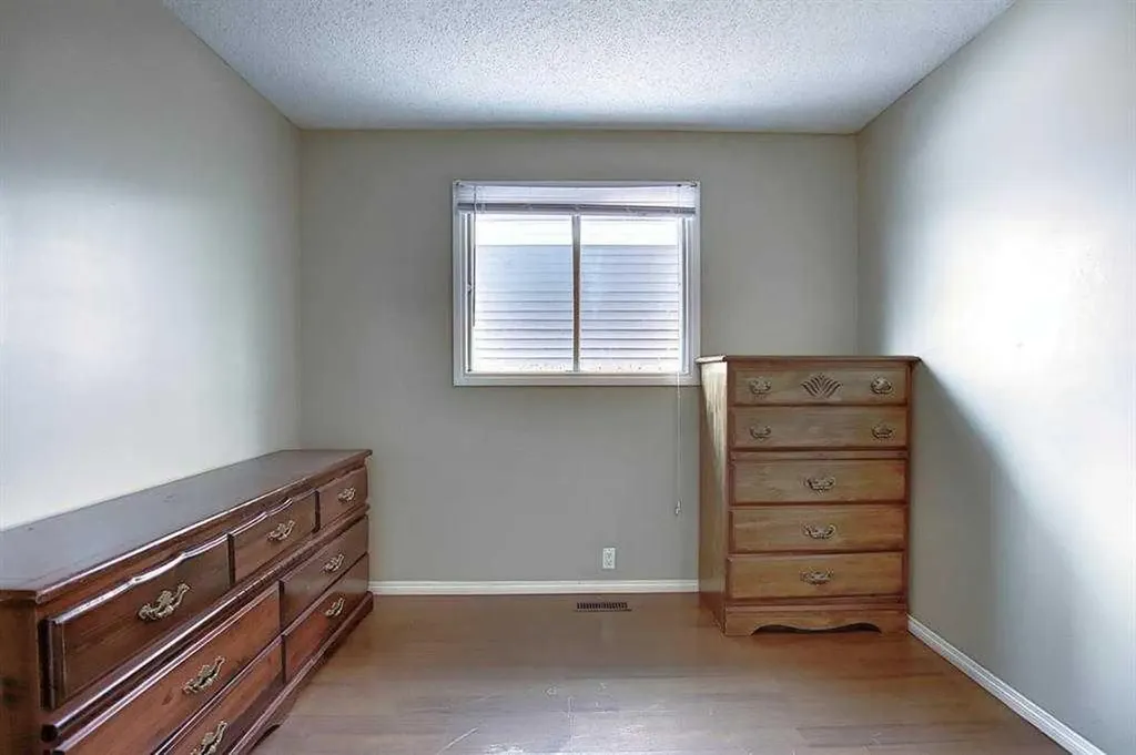 164 Faldale Close NE Calgary AB T3J 1V9