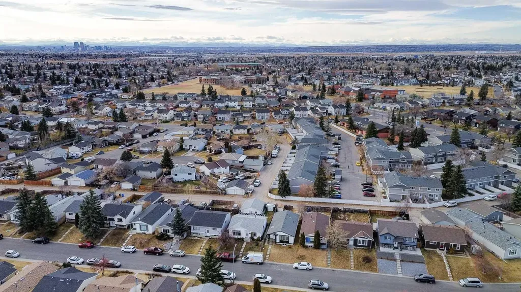164 Faldale Close NE Calgary AB T3J 1V9