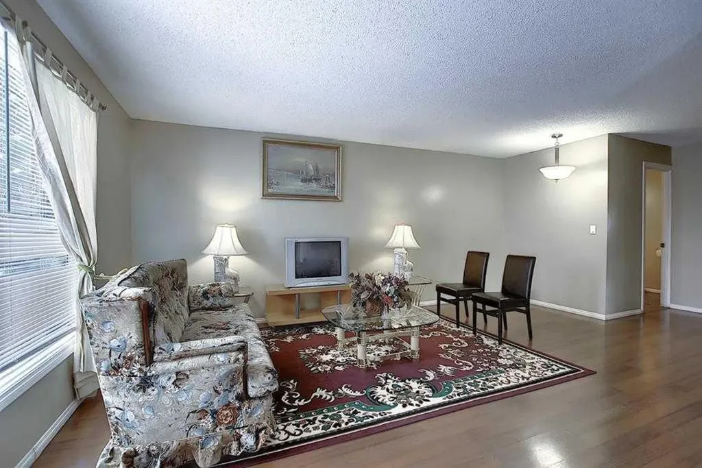 164 Faldale Close NE Calgary AB T3J 1V9