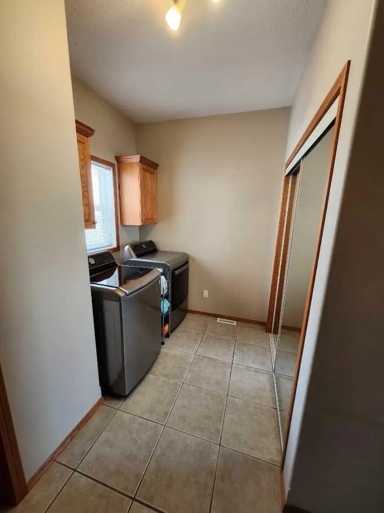 31 Oaklands Crescent Red Deer AB T4P 0C4