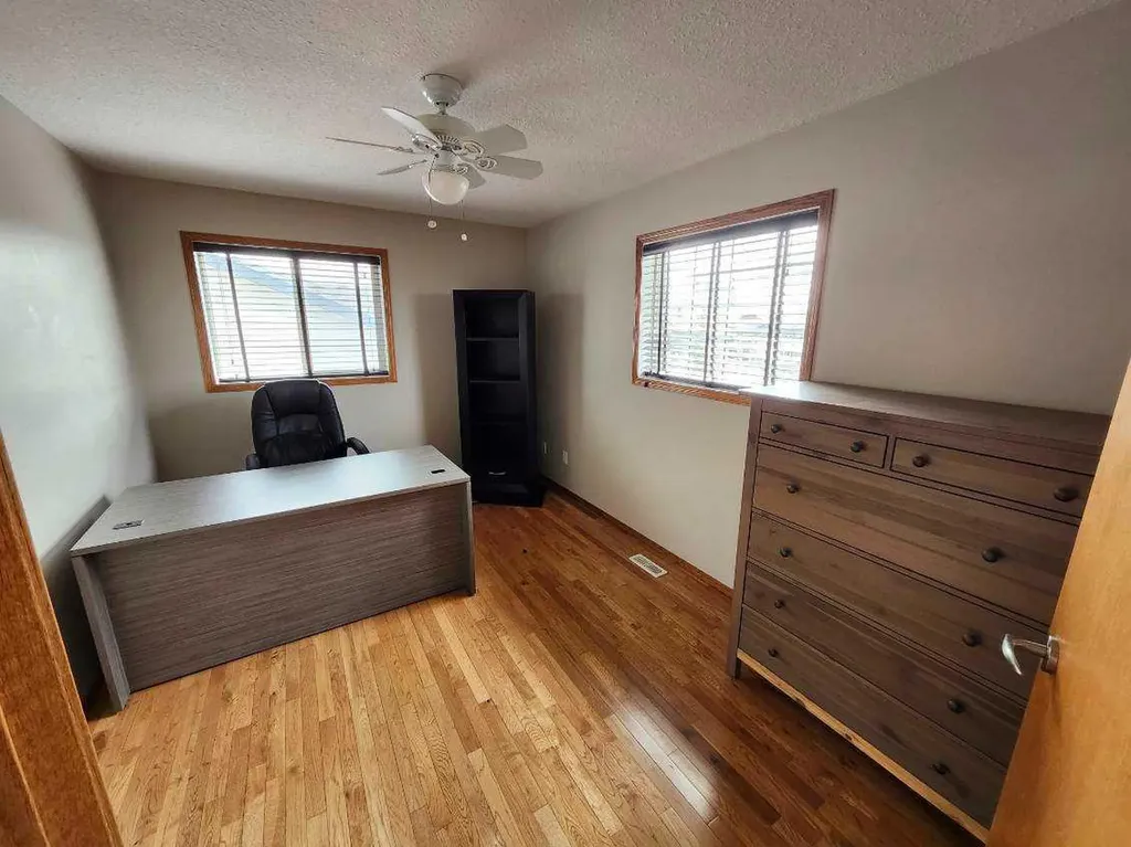 31 Oaklands Crescent Red Deer AB T4P 0C4