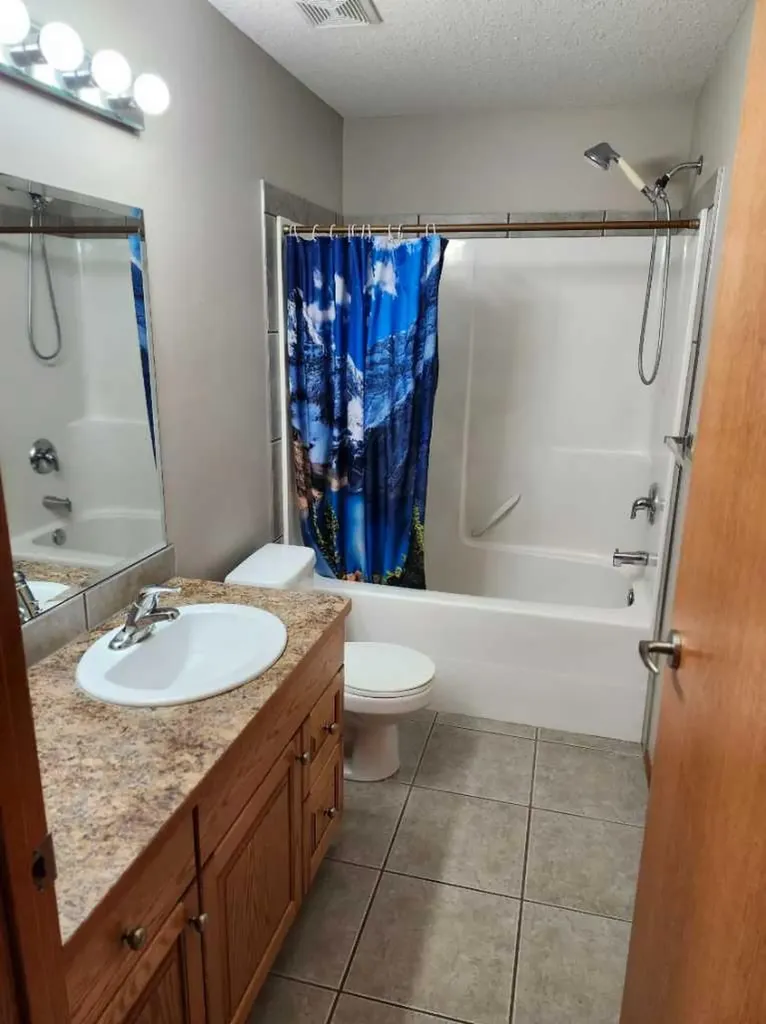31 Oaklands Crescent Red Deer AB T4P 0C4