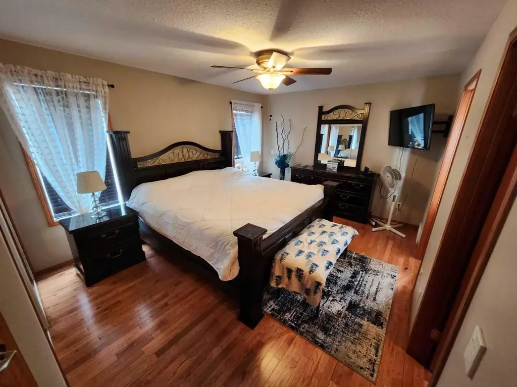 31 Oaklands Crescent Red Deer AB T4P 0C4